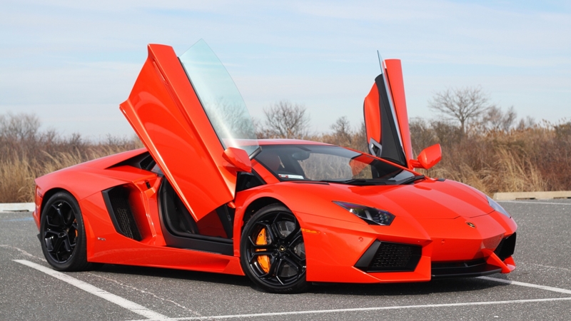 Lamborghini-Aventador-Red