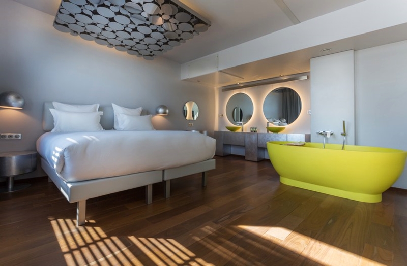 A Floating Hotel in Paris - designer silver suite 2