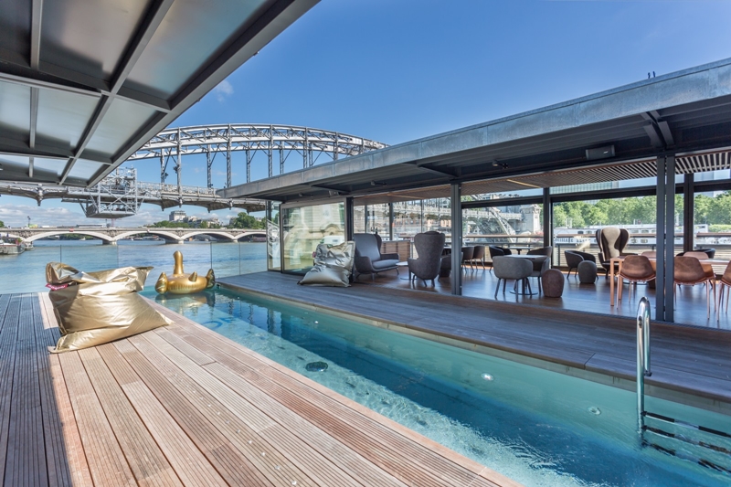 A Floating Hotel in Paris - off bar