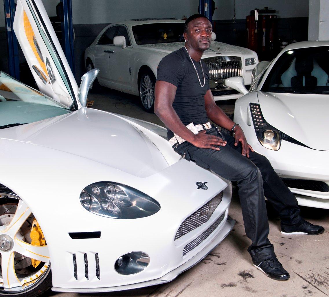 Celebrity Cars - Akon and his Porsche Panamera, Ferrari 458 Italia