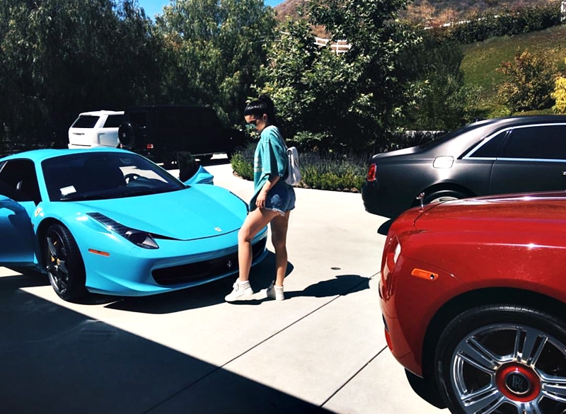 Celebrity Cars - Kylie Jenner with her Ferrari 458