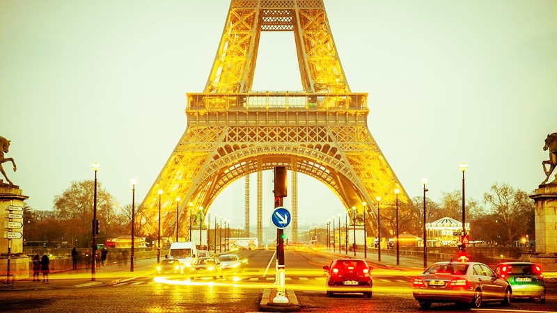 Paris Attractions : A Guide to Sightseeing in Paris, France Louvre Toni Payne Travel eiffel tower